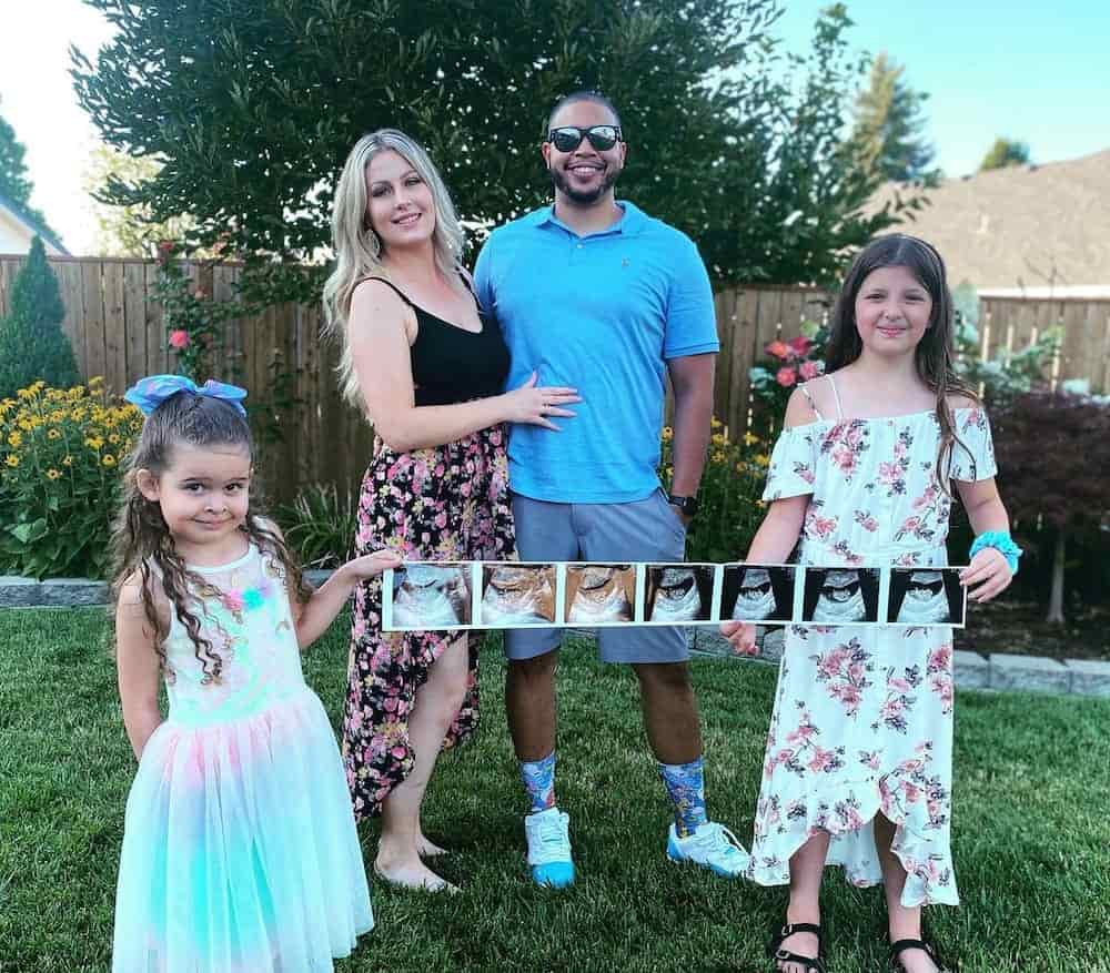 Image of Alyssa Rose with her husband, Anthony Johnson, and their kids